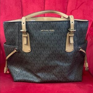 ✨Michael Kors Black and Tan Women's Bag